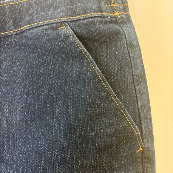 Laura Scott - Picture 9 of 14